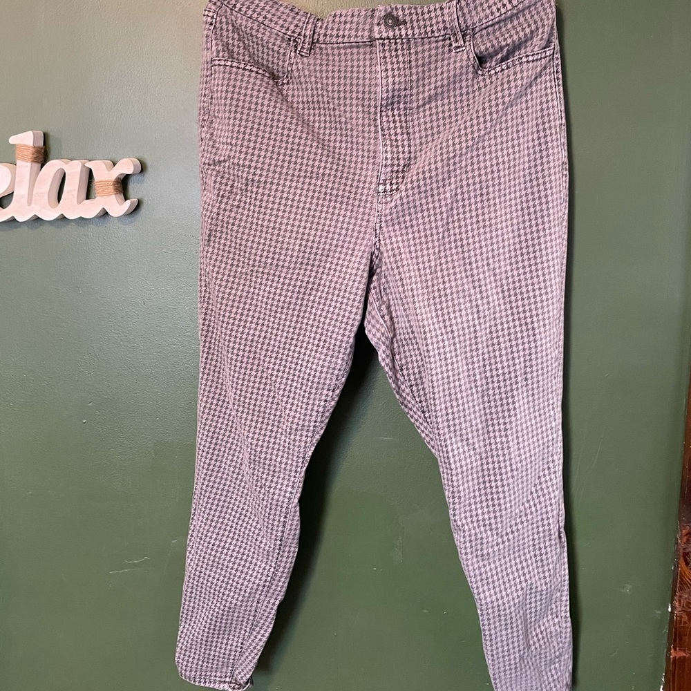 Plaid light grey and dark grey American Eagle skinny jeans